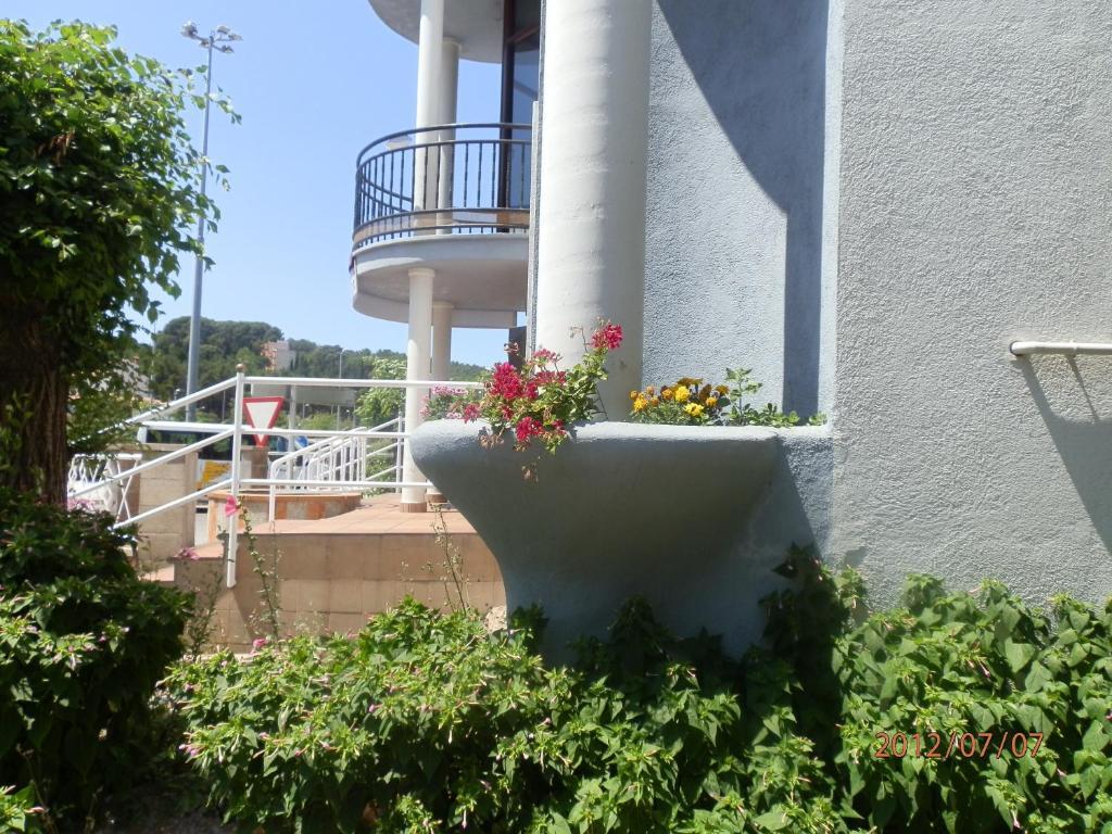 Hostal Bonavista Blanes Bagian luar foto