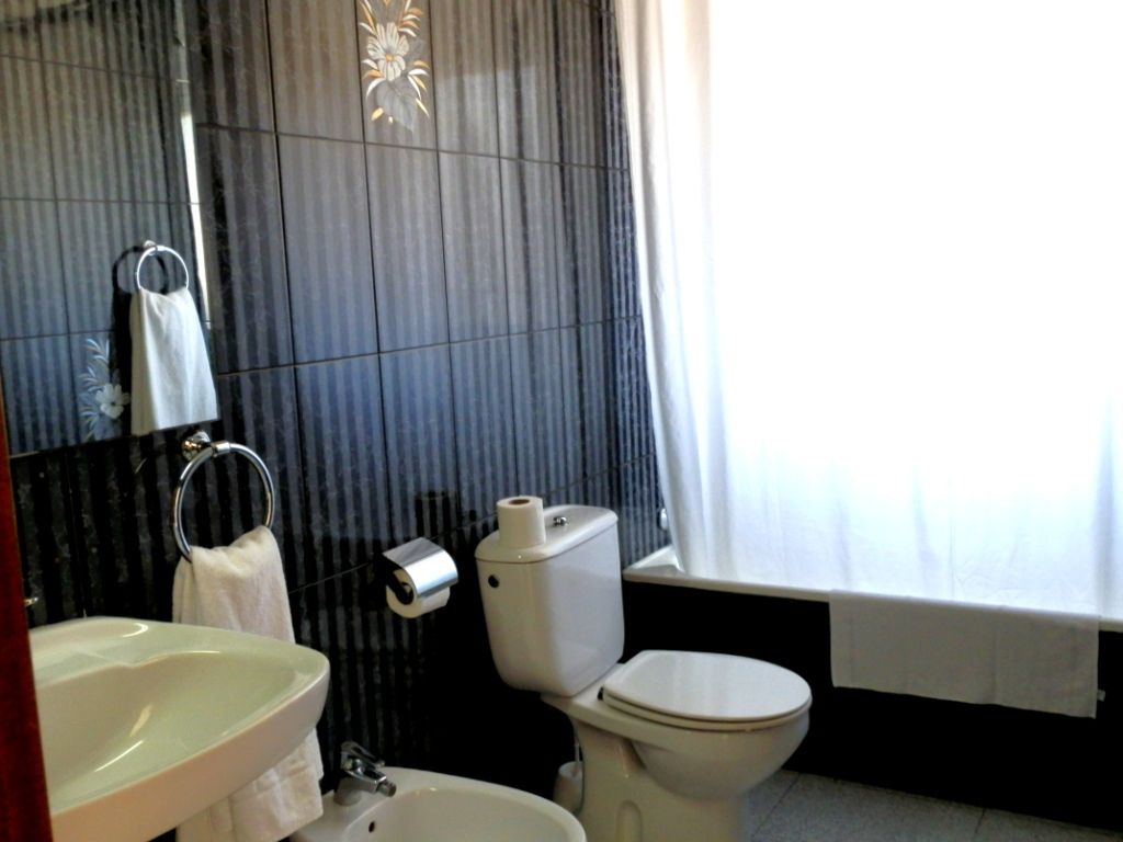Hostal Bonavista Blanes Bagian luar foto