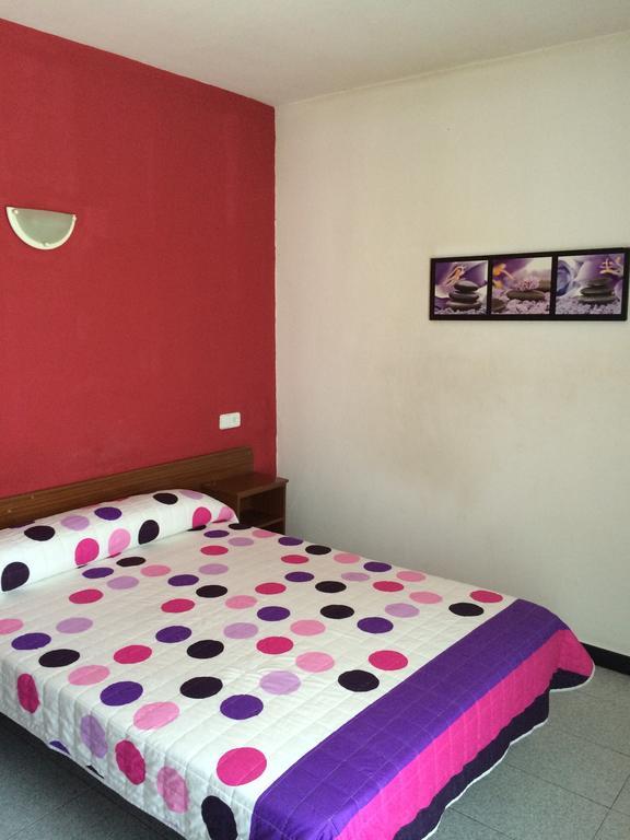 Hostal Bonavista Blanes Ruang foto