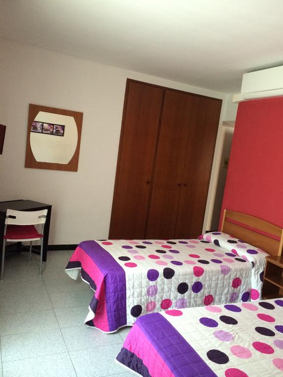 Hostal Bonavista Blanes Ruang foto